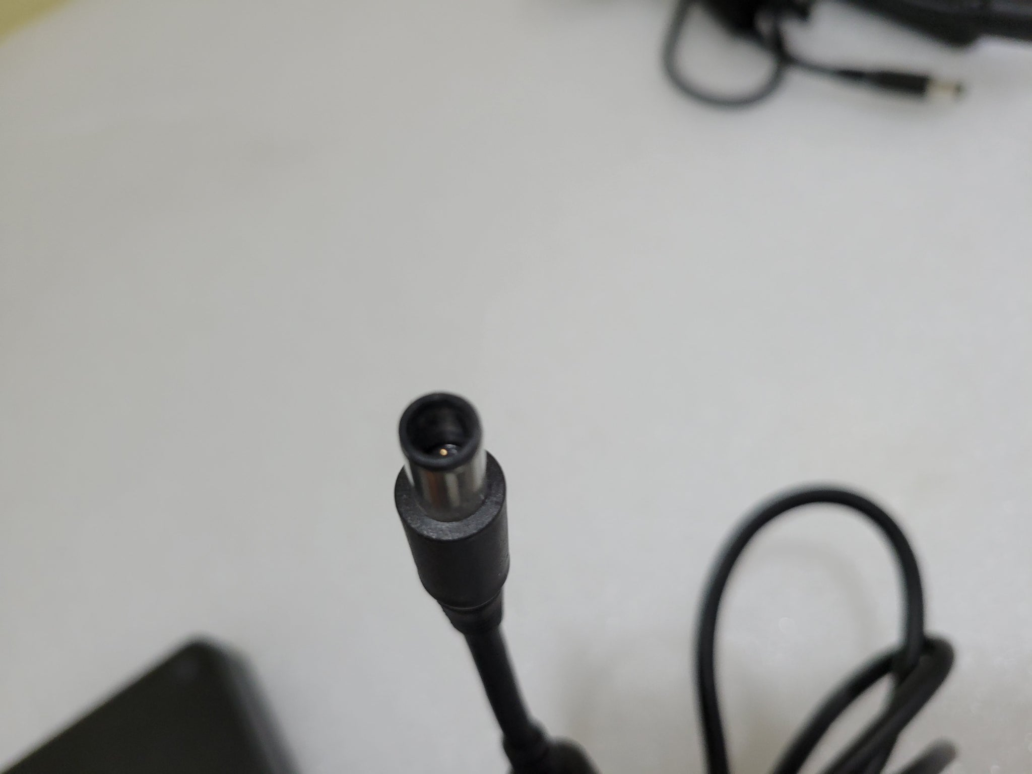 Genuine Dell 19.5V 12.3A 240W 03KWGY/00MFK9 Charger AC Adapter