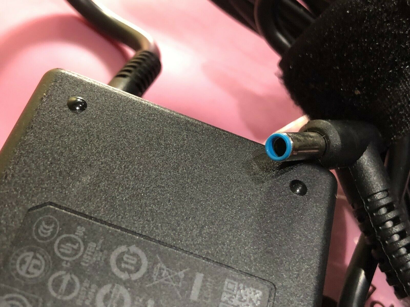 Genuine Hewlett Packard 710413-001 power supply - 90 Watt