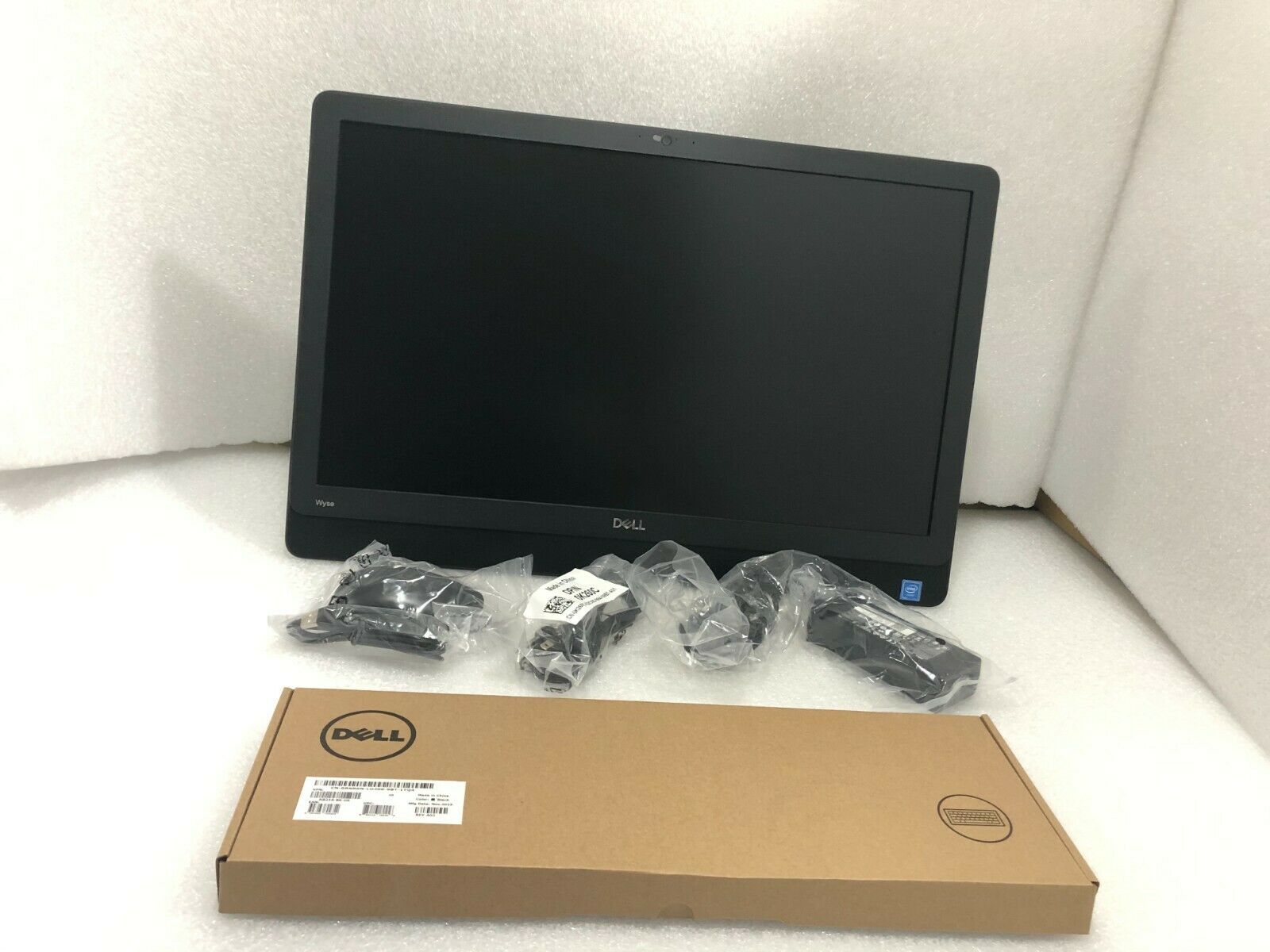 Dell Wyse 5470 AIO All in one Thin Client 24" FHD 1.5Ghz QCore 4GBDDR4 16GBFlash