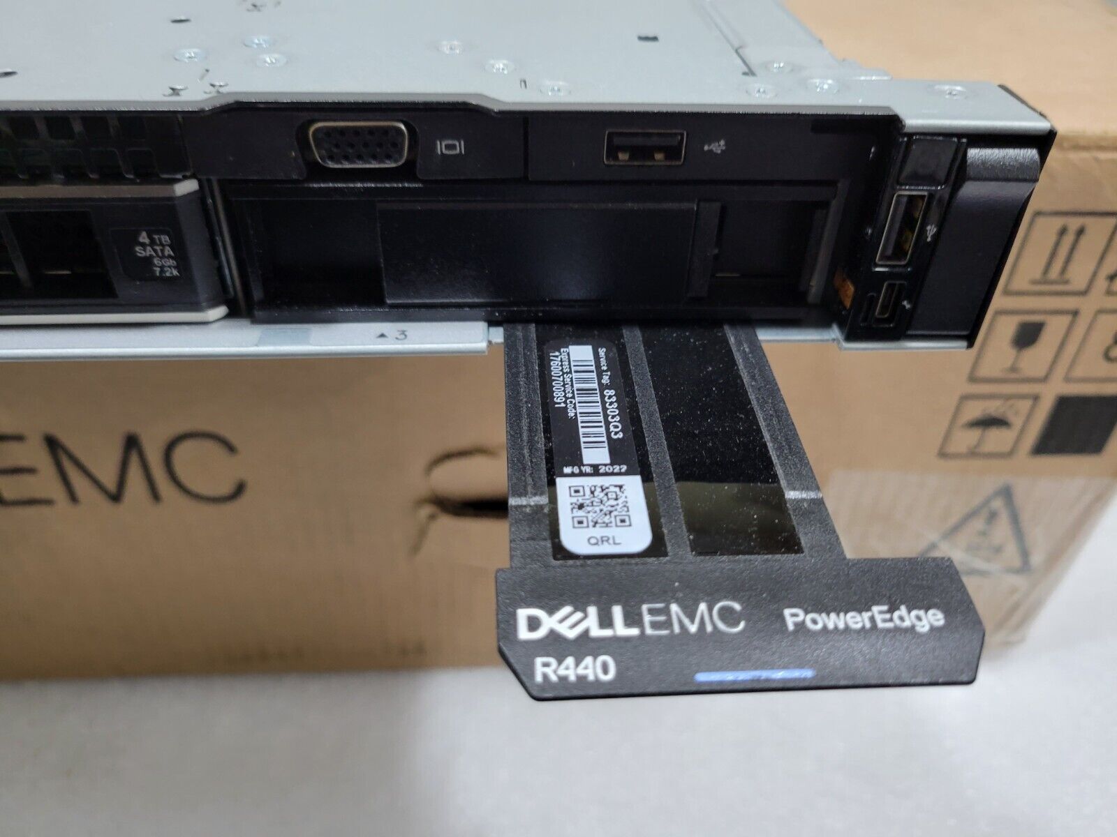 Dell PowerEdge R440 1U Server Silver 4215 12 Core 2 x 32GB 3x 4TB 3.5